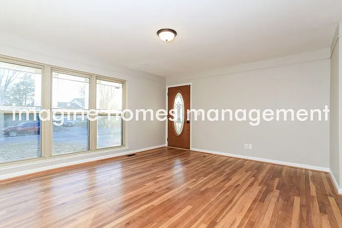 3 bed, 2.0 bath, 1251 sqft, $2,300 — Photo 3