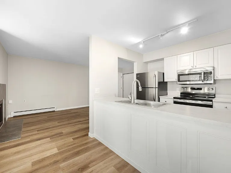 512 E Monroe Dr #D416 — Photo 4