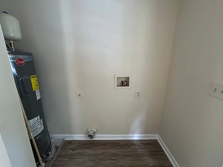 190 Susie Pl — Photo 3