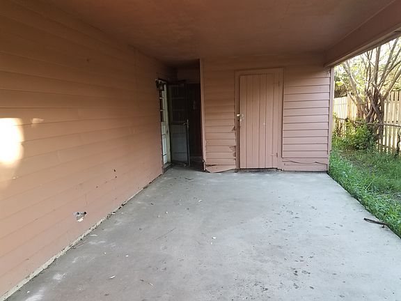 4th image of 6047 E 39th St