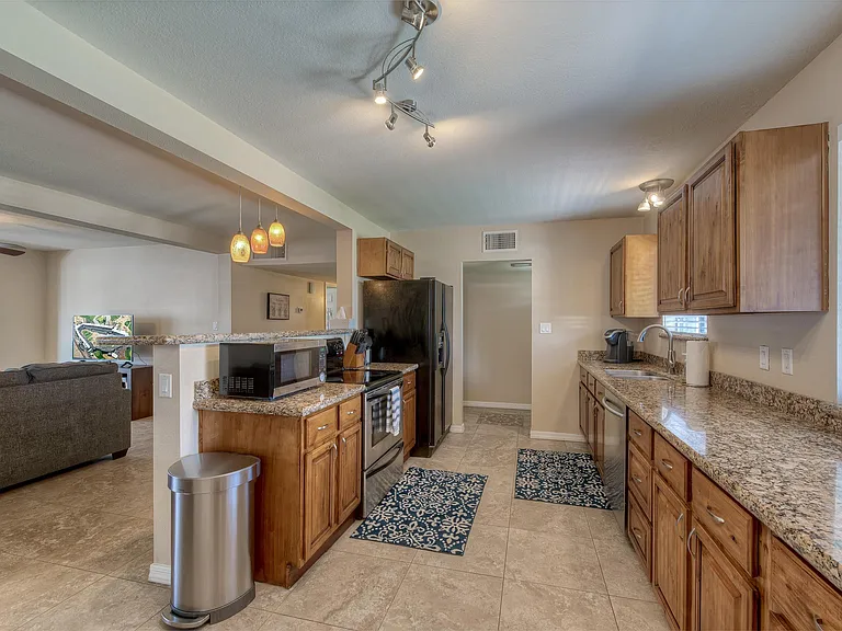 8031 E Oak St — Photo 13