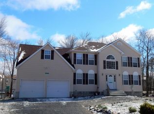 575 Sullivan Trl, Long Pond, PA 18334