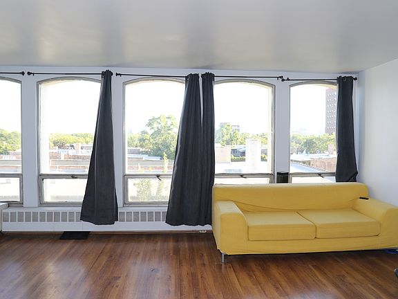 4th image of 1400 E 55th Pl APT 614S