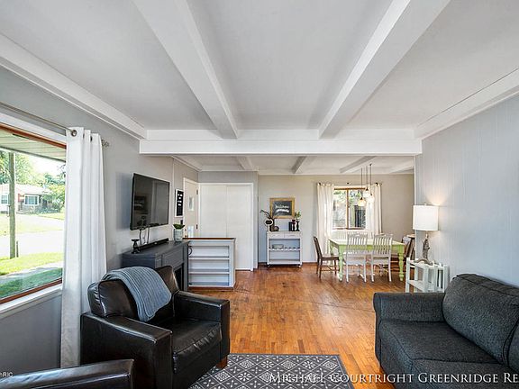 5th image of 302 E Grant St