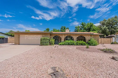 110 W Seldon Ln Photo 1