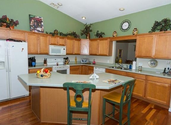 2nd image of 6088 Mission Dr
