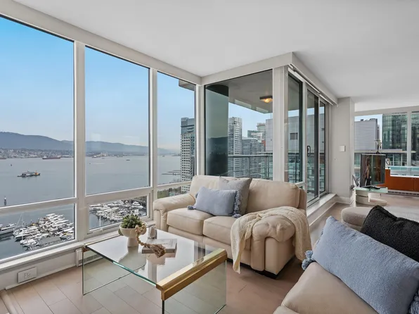 590 Nicola St #2102, Vancouver, BC V6G 3J8