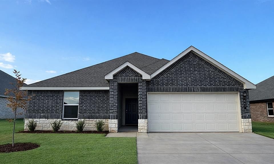 1st image of 447 Park Place Dr