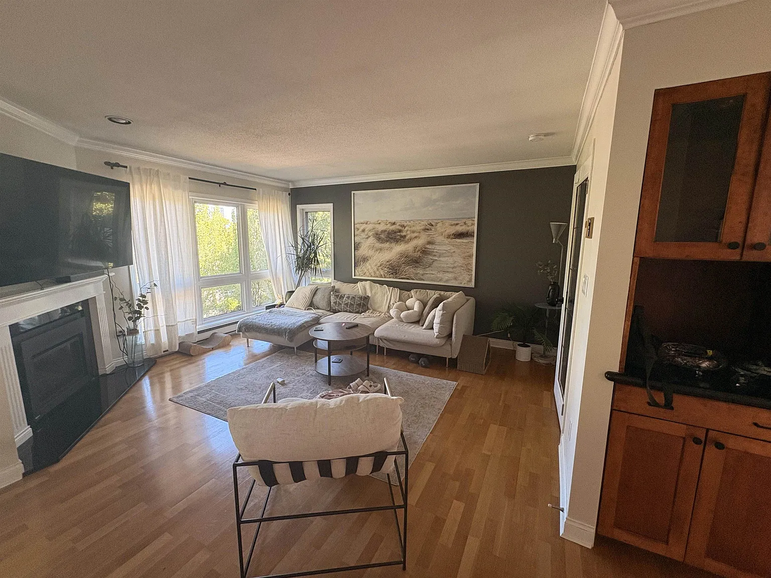 2 bed, 1070 sqft, $3,200 — Photo 4