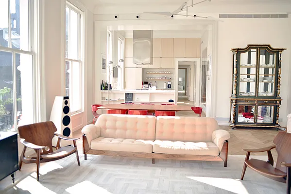 Rented by Classiques Modernes International Realty | media 34