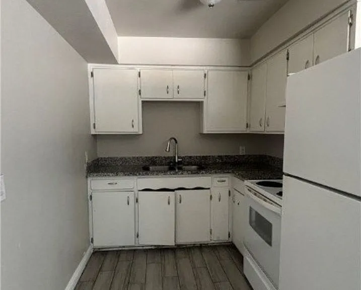 718 W Wilson Ave — Photo 3