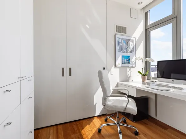 100 Jay Street image 16 of 23