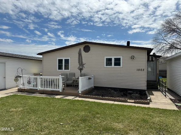 1003 Western Park Vlg, Jamestown, ND 58401