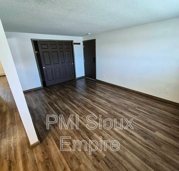 404 E 4th St #2 — Photo 9