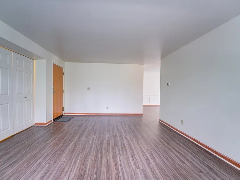 Green Lake Apartments and Townhomes — Photo 11