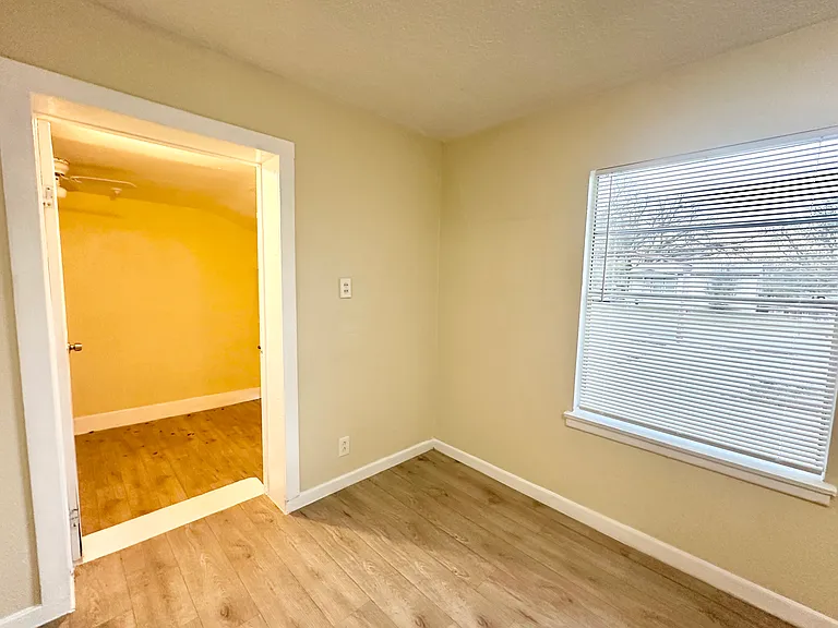 104 E Fowler Ave — Photo 15