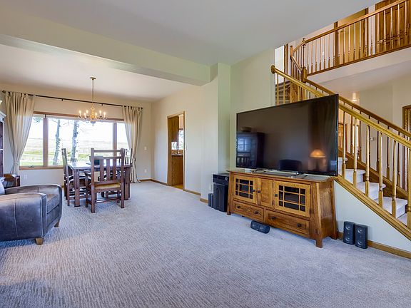 B1 - Living Room 6.jpg