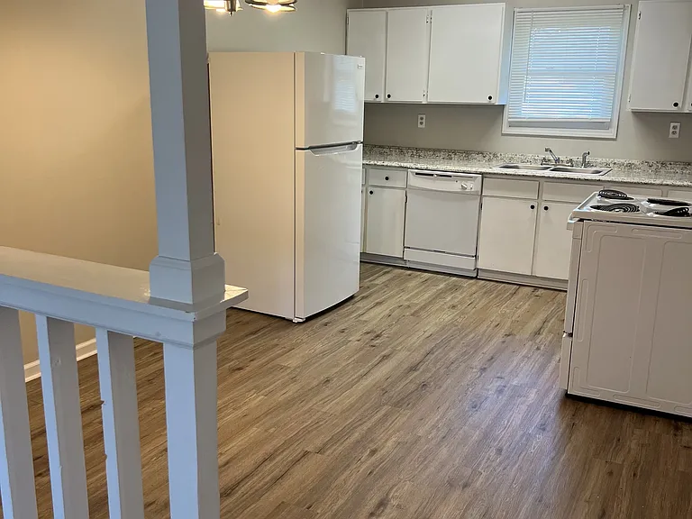 117 Forest Ave #102 — Photo 2