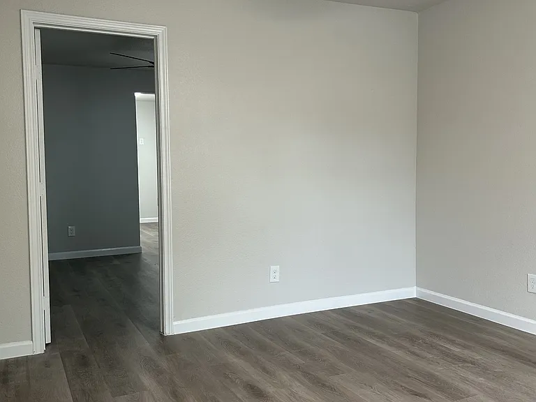 407 N Justin Ave #C — Photo 4