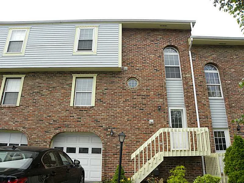 1404 Yorktown Dr photo 1