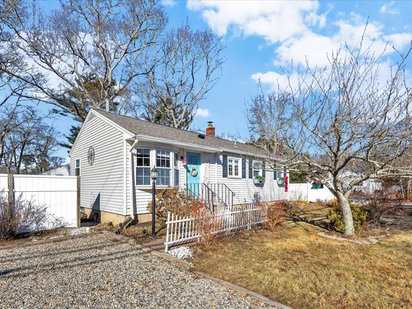 31 Seacoast Shores Boulevard, East Falmouth, MA 02536