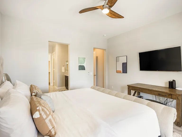 Master Suite 1