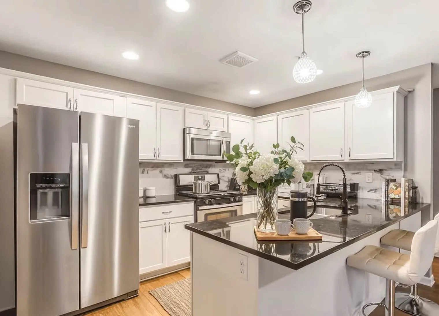 3 bed, 3.0 bath, 1506 sqft, $6,673 — Photo 3