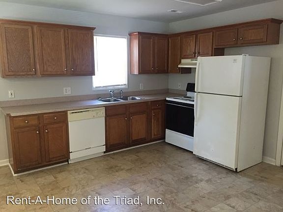 4th image of 3802 Baylor St