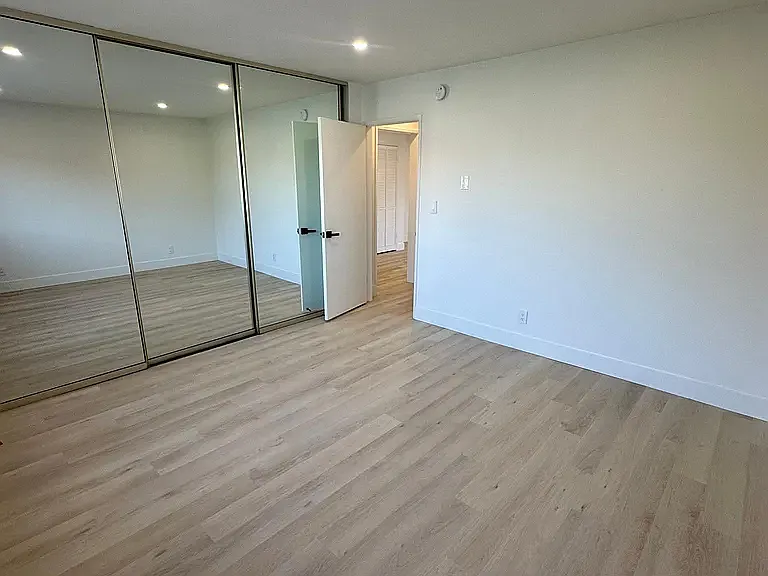 8223 Blackburn Ave. — Photo 10