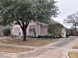 688 Bear Creek Dr, Hurst, TX 76054