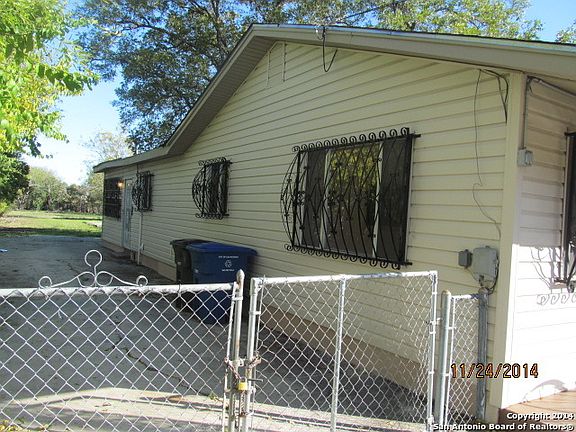4th image of 742 SW 39th St