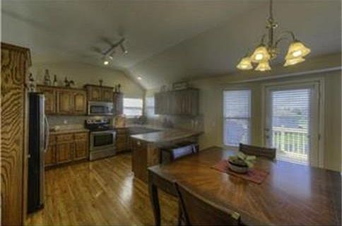 4th image of 8722 N Robinhood Ave