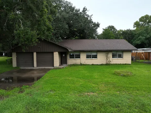 330 W Cypress Ave, Winnie, TX 77665