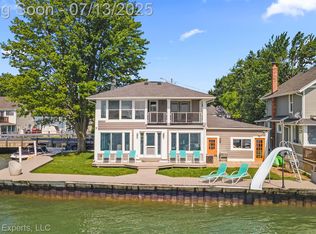 106 Saint Clair River Dr, Algonac, MI