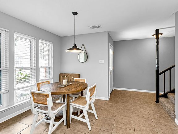 5th image of 9221 Fox Run Ave