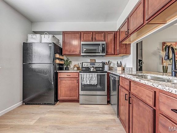 5th image of 1937 Greenpoint Dr APT 104