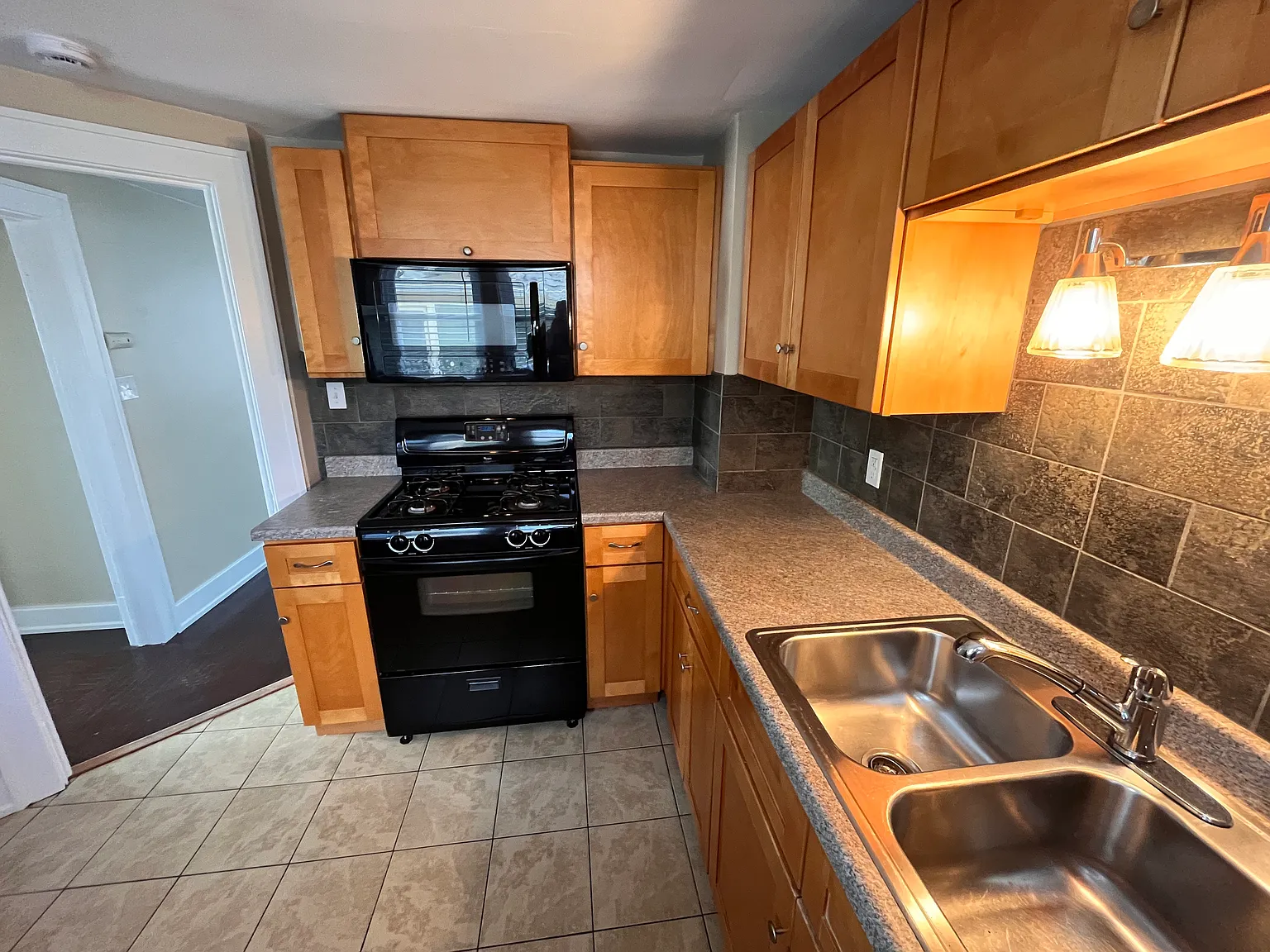 1 bed, 900 sqft, $1,000 — Photo 4