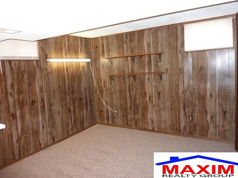 10909 Leavenworth St — Photo 13