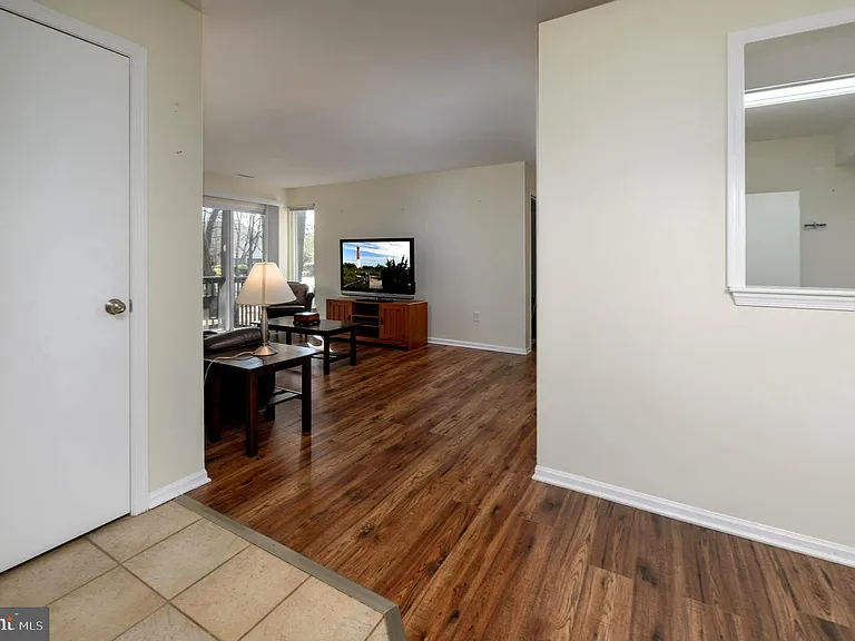 339 Woodlake Dr — Photo 3