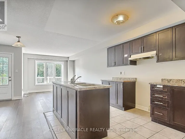 70 Knotty Pine Ave — Photo 9
