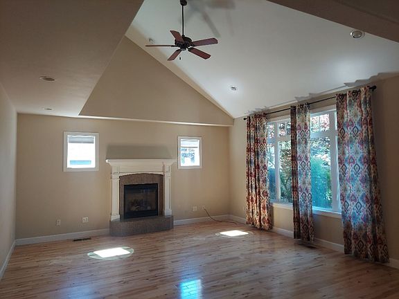 5th image of 3849 Crystal Springs Dr