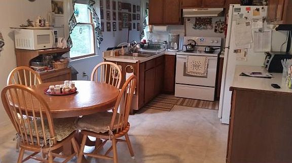 3rd image of 484 Underwood Springs Private Dr