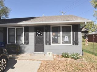 300 E Meadow St, Smithville, MO 64089