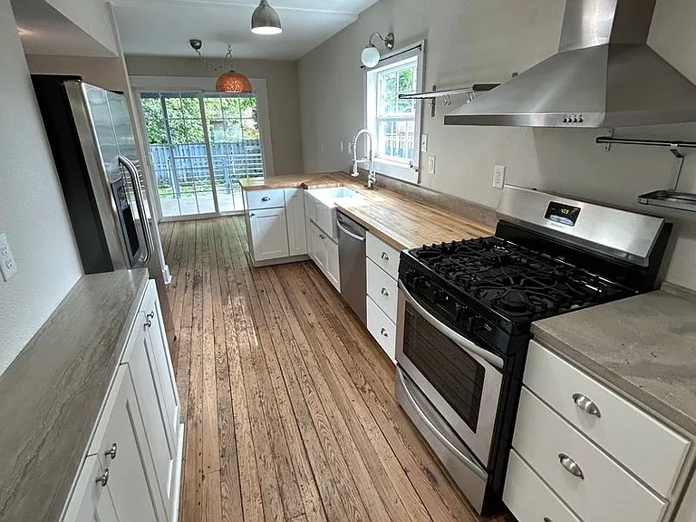 318 E Webster St — Photo 19