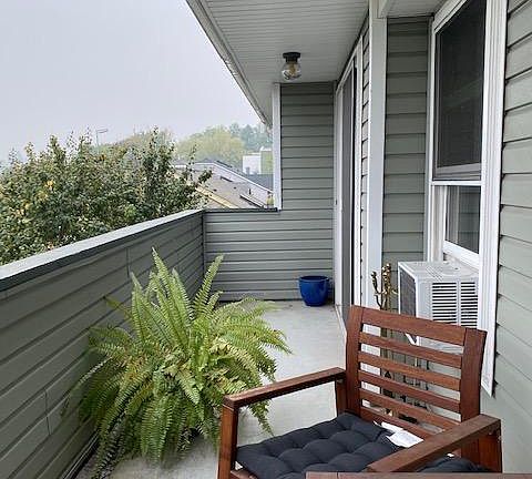 5th image of 1836 25th Ave E Unit 303