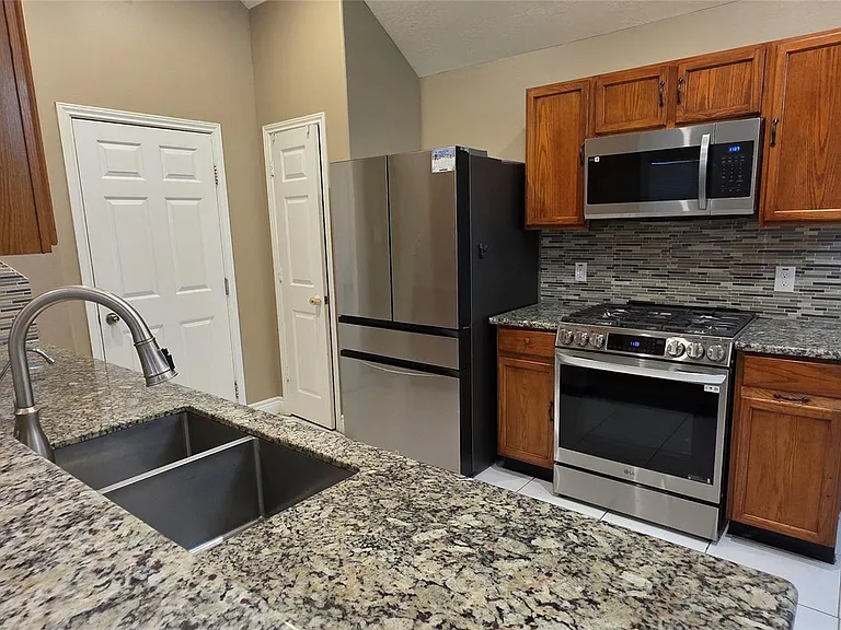 10531 Southway Bend Ln — Photo 4