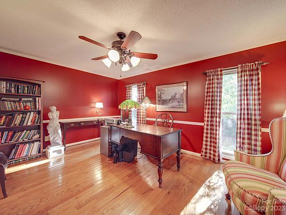 4th image of 107 Wheaton Ct
