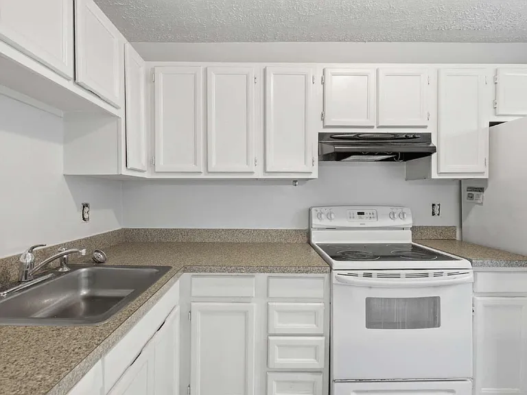 8635 Reinecke Ct — Photo 14
