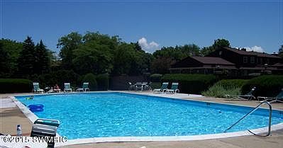 3rd image of 2521 Stratford Dr