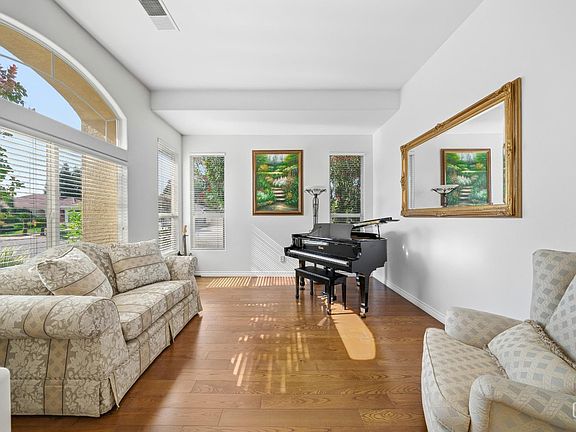 4th image of 1009 Wealdshire Ct